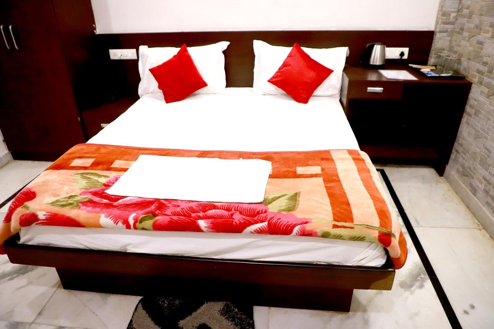 Hotel River View Khagaria Ngoại thất bức ảnh
