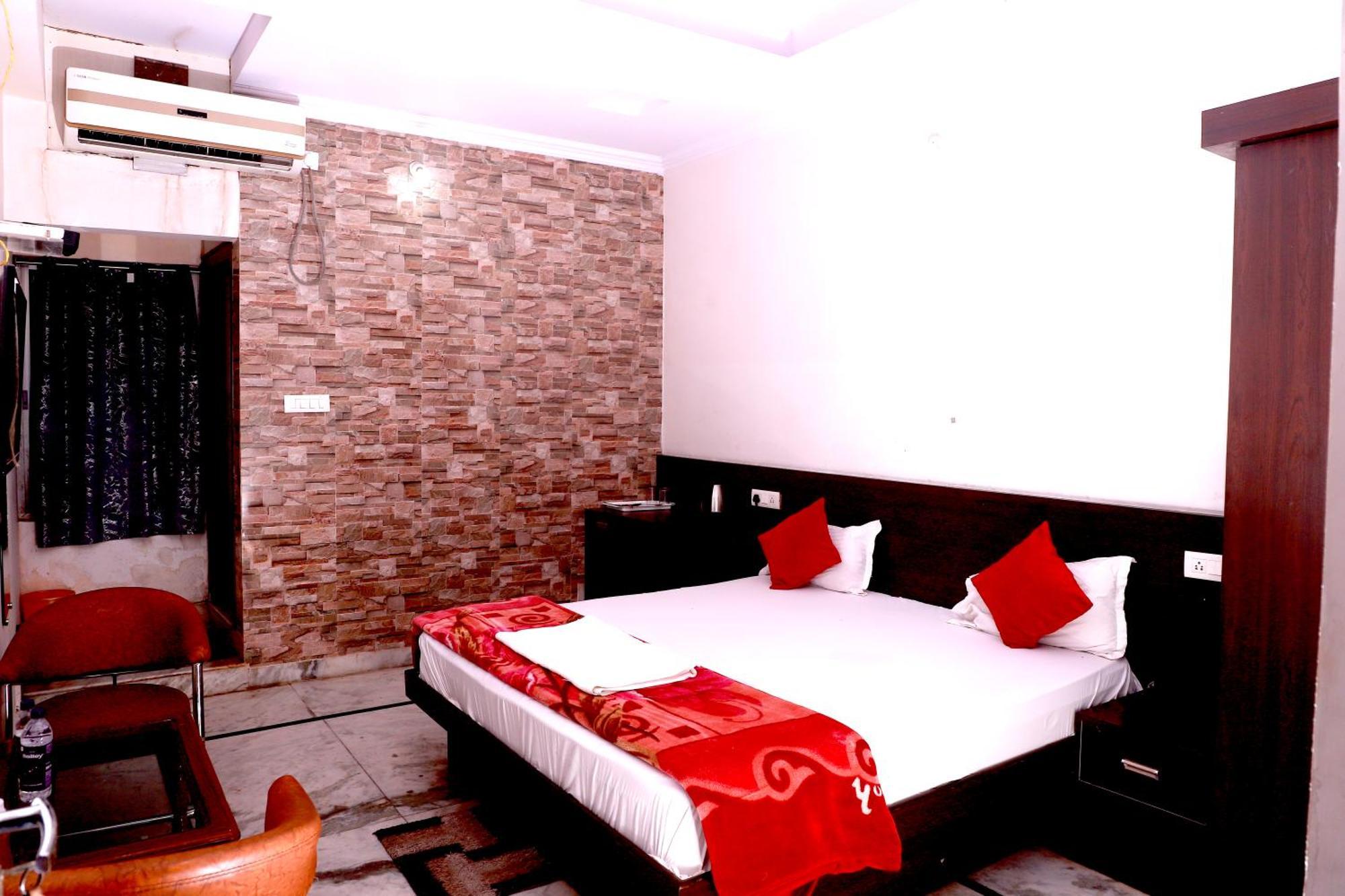 Hotel River View Khagaria Ngoại thất bức ảnh