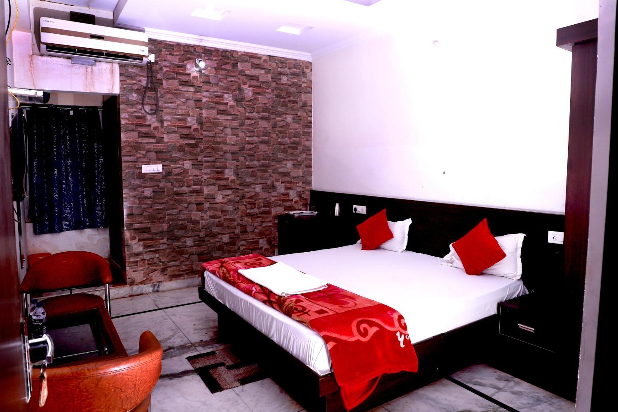 Hotel River View Khagaria Ngoại thất bức ảnh