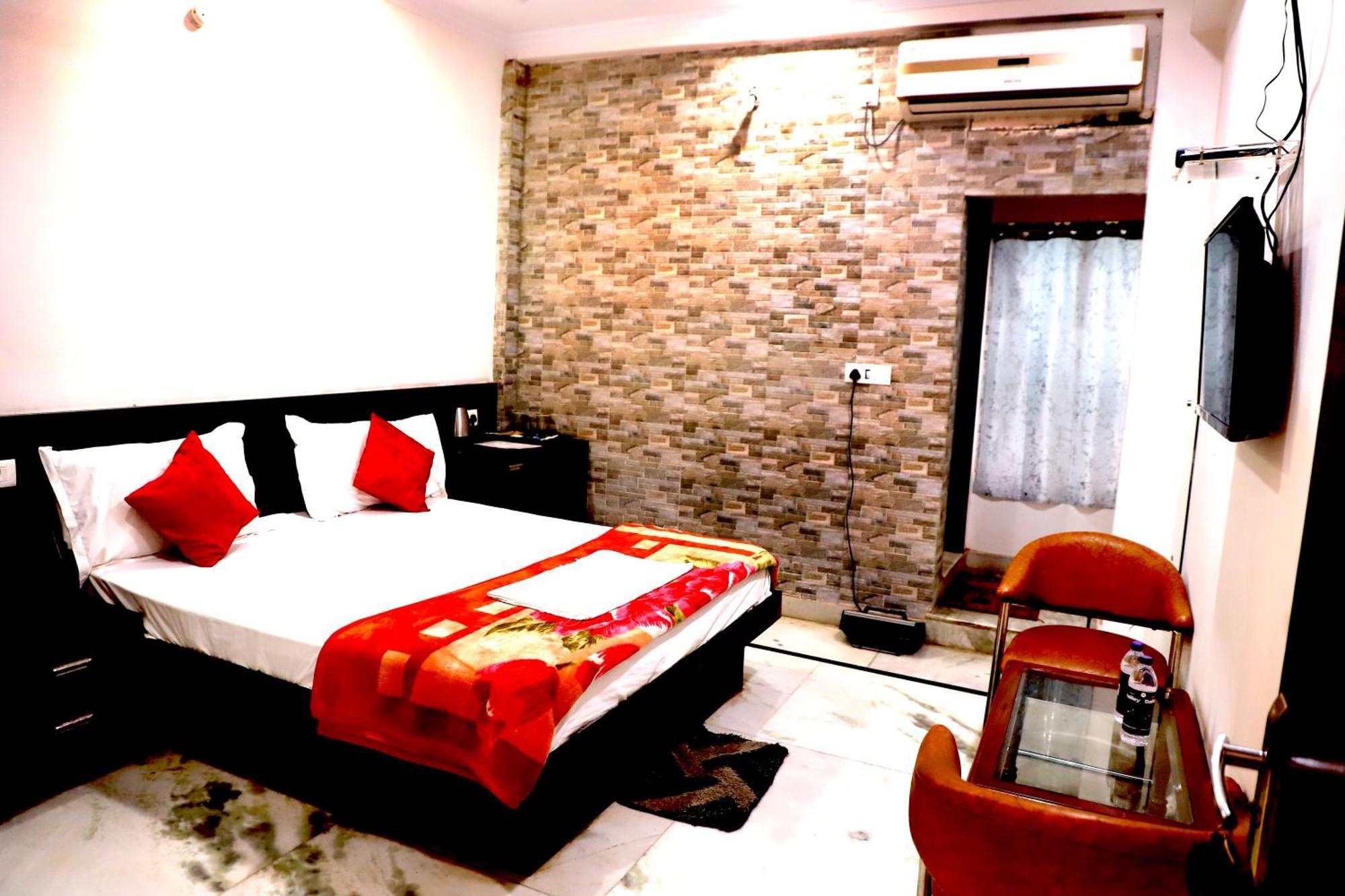 Hotel River View Khagaria Ngoại thất bức ảnh